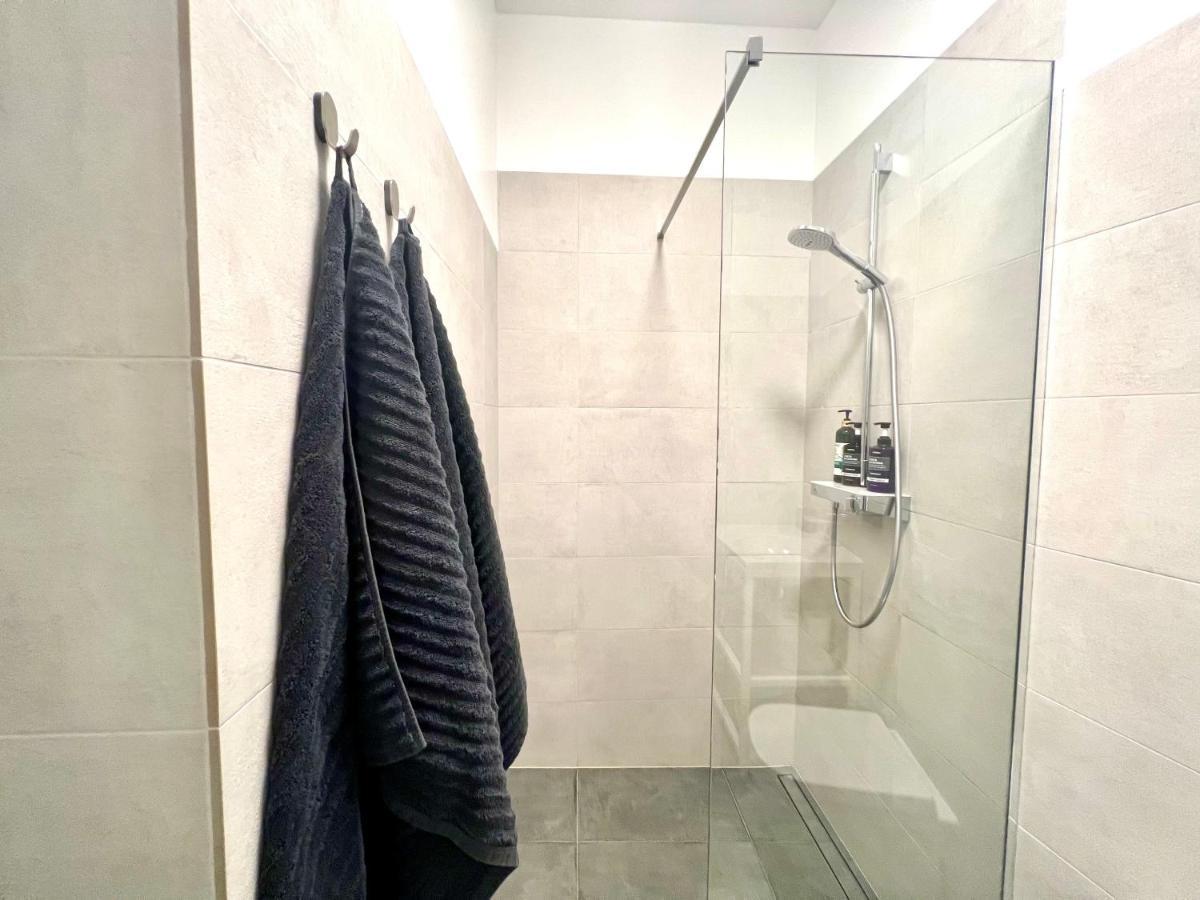 Stylish New Apartment In Riga Old Town - City Centre, Self Check-In, Walkable To Major Attractions Exterior photo